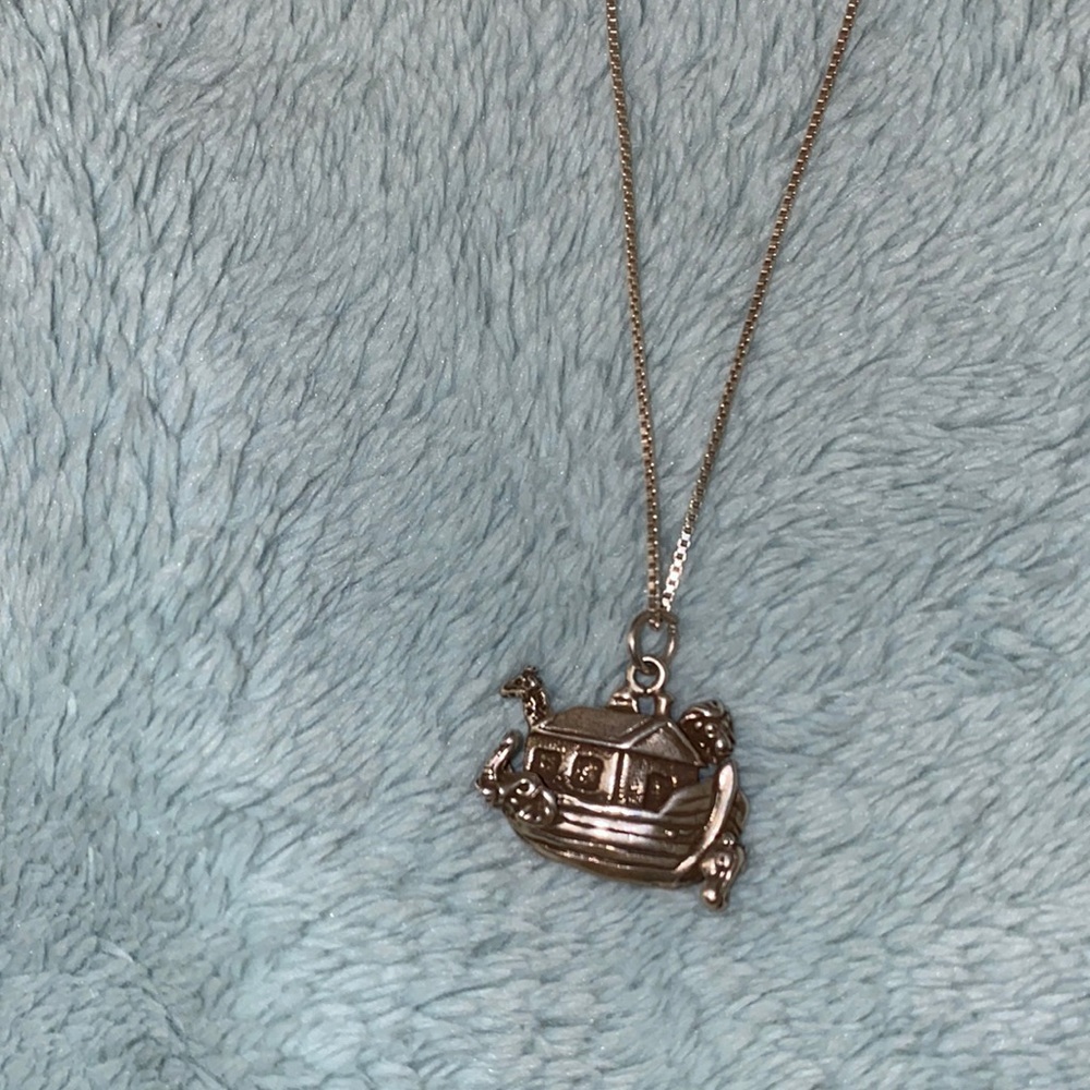 boat necklace